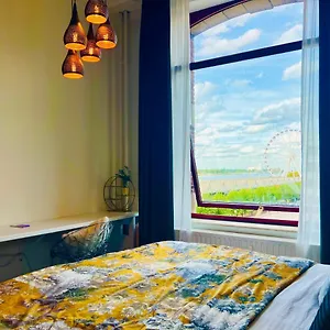 Riverview In Historical Heart Of Appartement